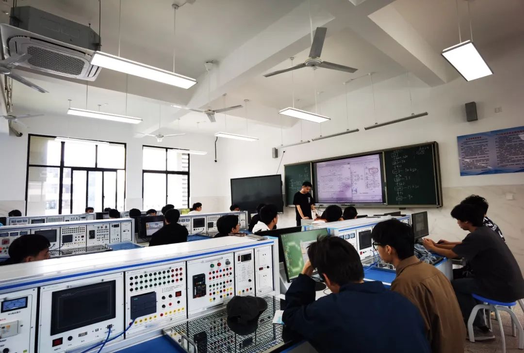 1753858916889769.jpg 15.jpg